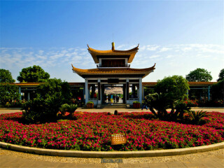 深圳到凤凰古城旅游团报价_凤凰古城游跟团旅游_凤凰古城旅游报价