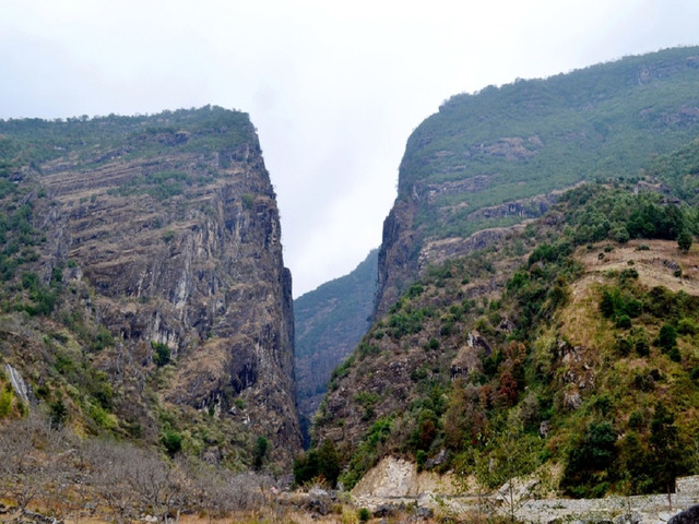  大理 苍山石门关 峡谷天然露天温泉1日游>高空玻璃栈道,鬼劈神凿