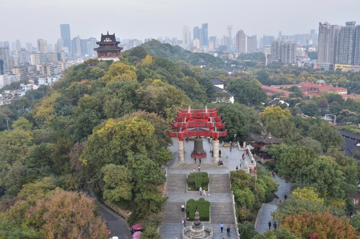 黄鹤楼公园,就位于武汉市武昌区的蛇上之上.