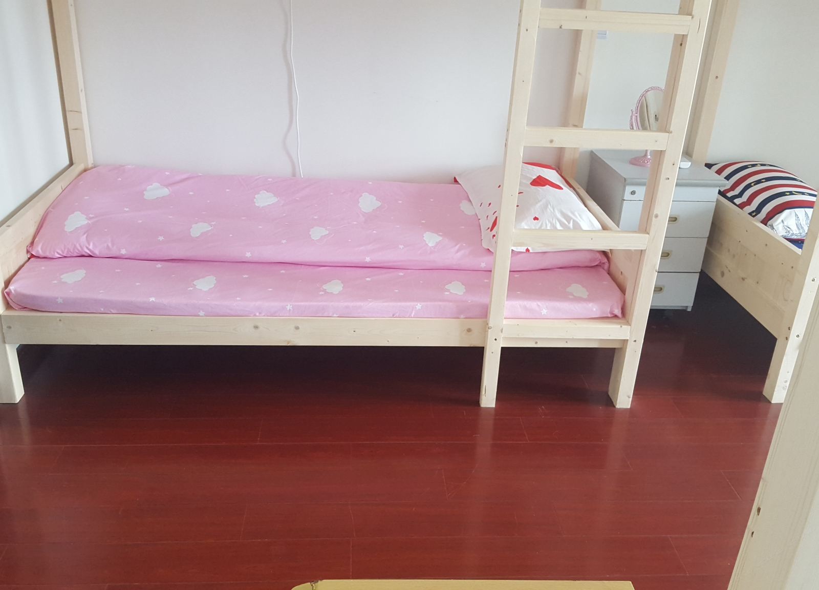豪华女生阳光六人间(床位房)