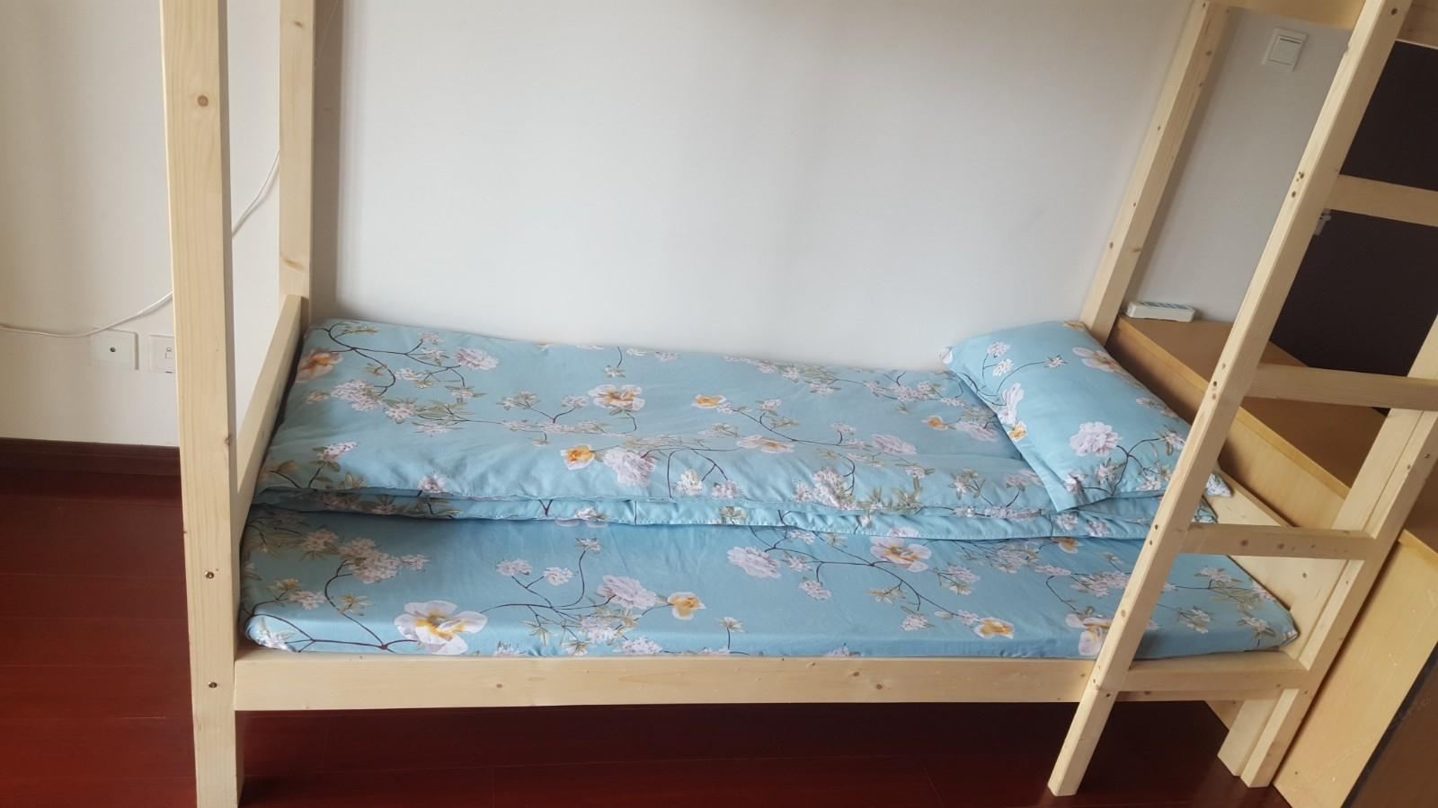 豪华女生阳光六人间(床位房)