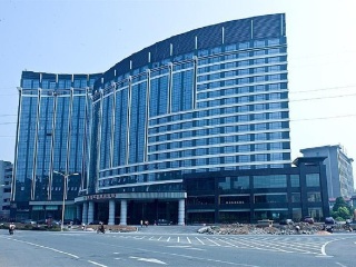 張家界玻璃棧道自由行還是跟團好_香港旅游團張家界玻璃棧道_張家界玻璃棧道旅游價格多少跟團