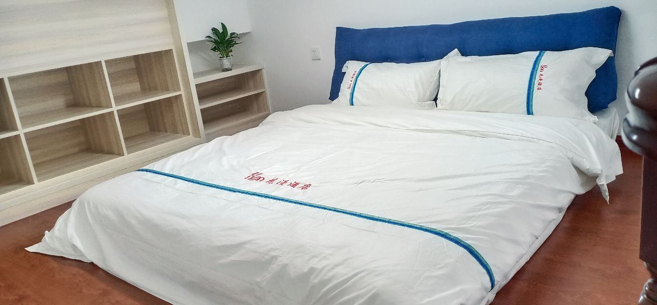 轻奢楼中楼大床房