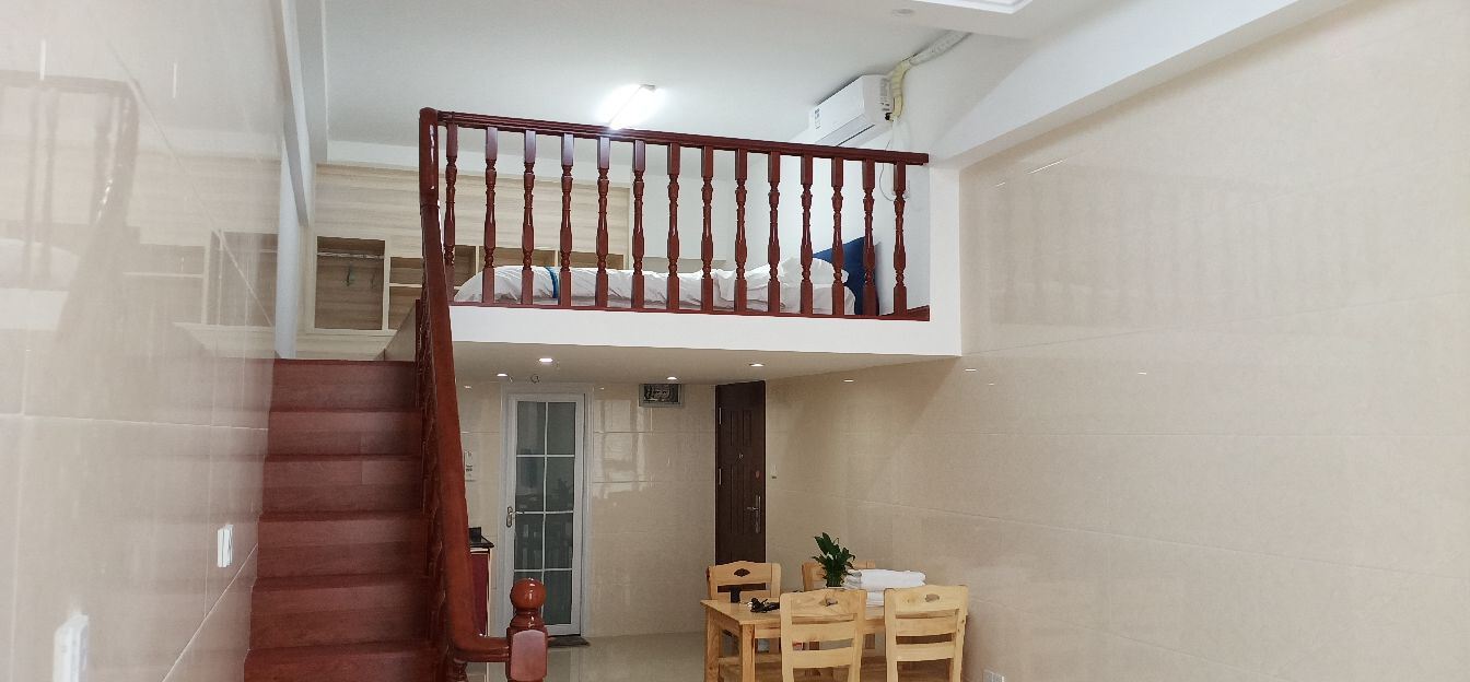 轻奢楼中楼大床房