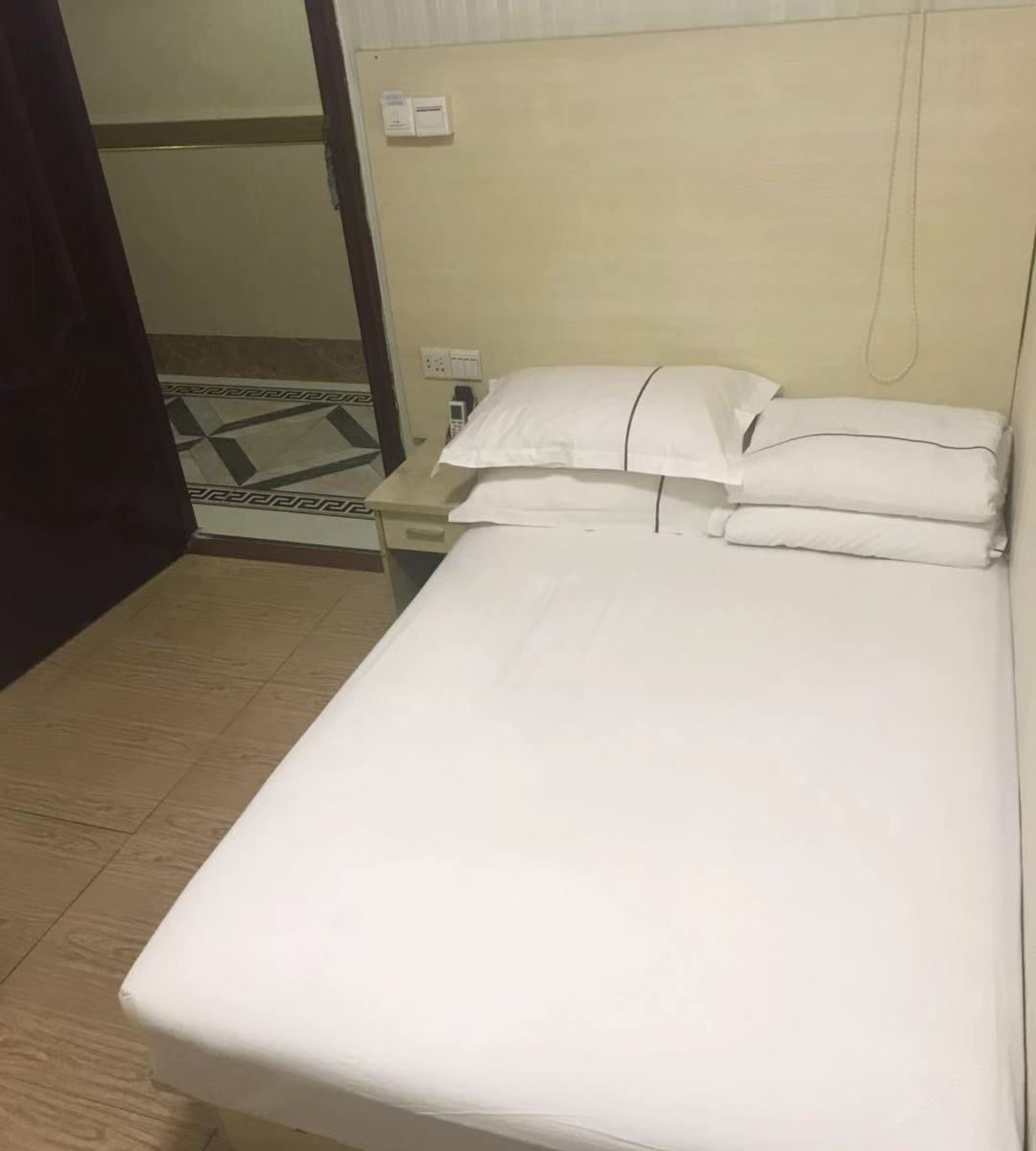 特价大床房(无窗)