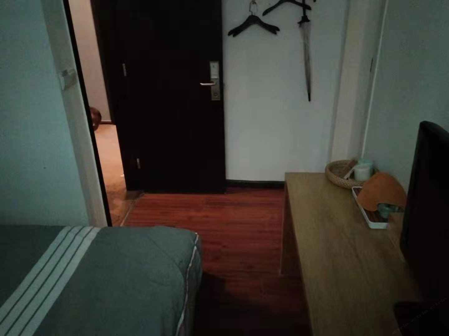 经济大床房(无窗)