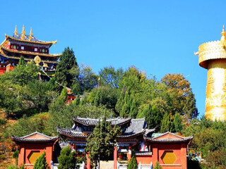 以往國(guó)慶云南香格里拉游價(jià)格_云南香格里拉旅游路線_云南香格里拉2人旅游需要多少錢