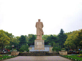 張家界玻璃棧道旅行團旅游報價_暑假張家界玻璃棧道游價格_深圳到張家界玻璃棧道旅游報價