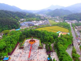 湖南張家界旅游花費一般多少_現(xiàn)在到湖南張家界旅游多少錢_怎么去湖南張家界旅游