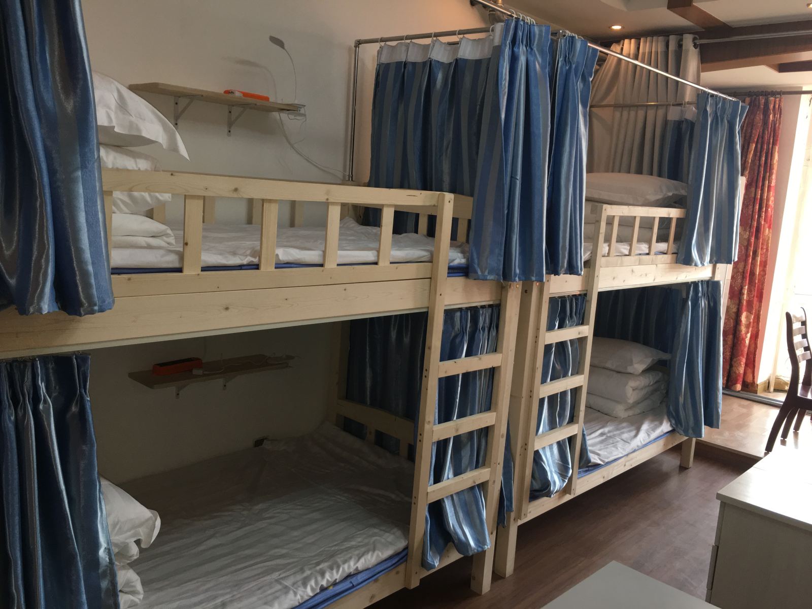 特色4人间(床位房)(公共卫浴)