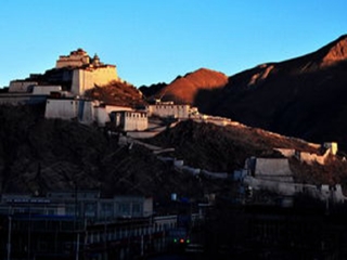 西藏納木錯(cuò)旅游報(bào)團(tuán)價(jià)格_西藏納木錯(cuò)旅行團(tuán)自由行_西藏納木錯(cuò)旅游要多少錢2021