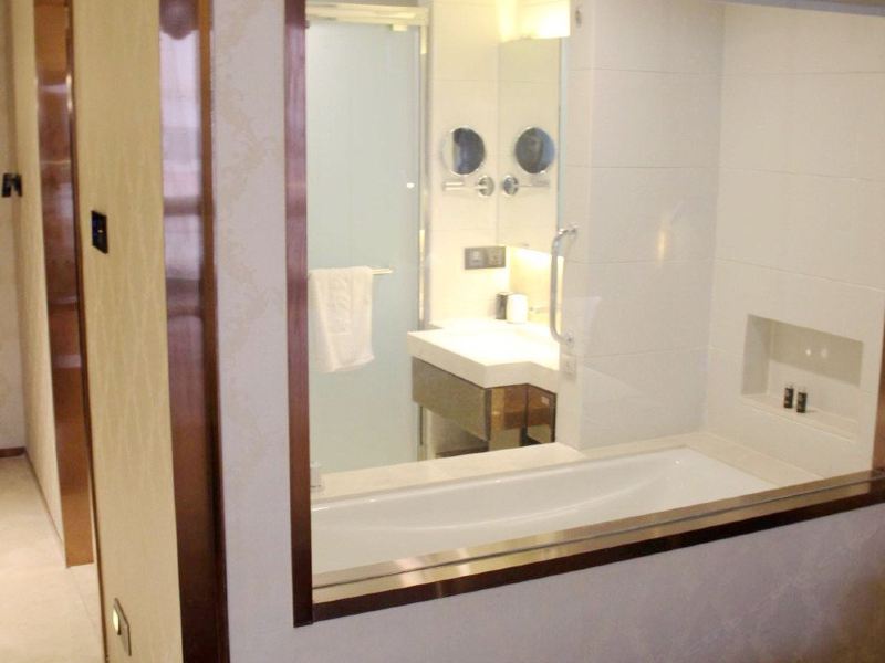 hotelPic