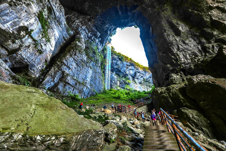 <重庆武隆仙女山-天坑三硚-龙水峡地缝2日游>选座巴士助理服务含仙女山、天坑、地缝门票及天坑地缝景区中转车、一晚经济住宿
