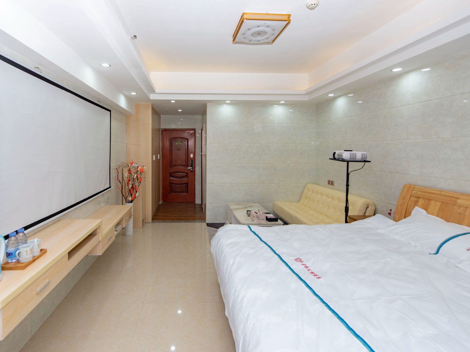 精致投影大床房