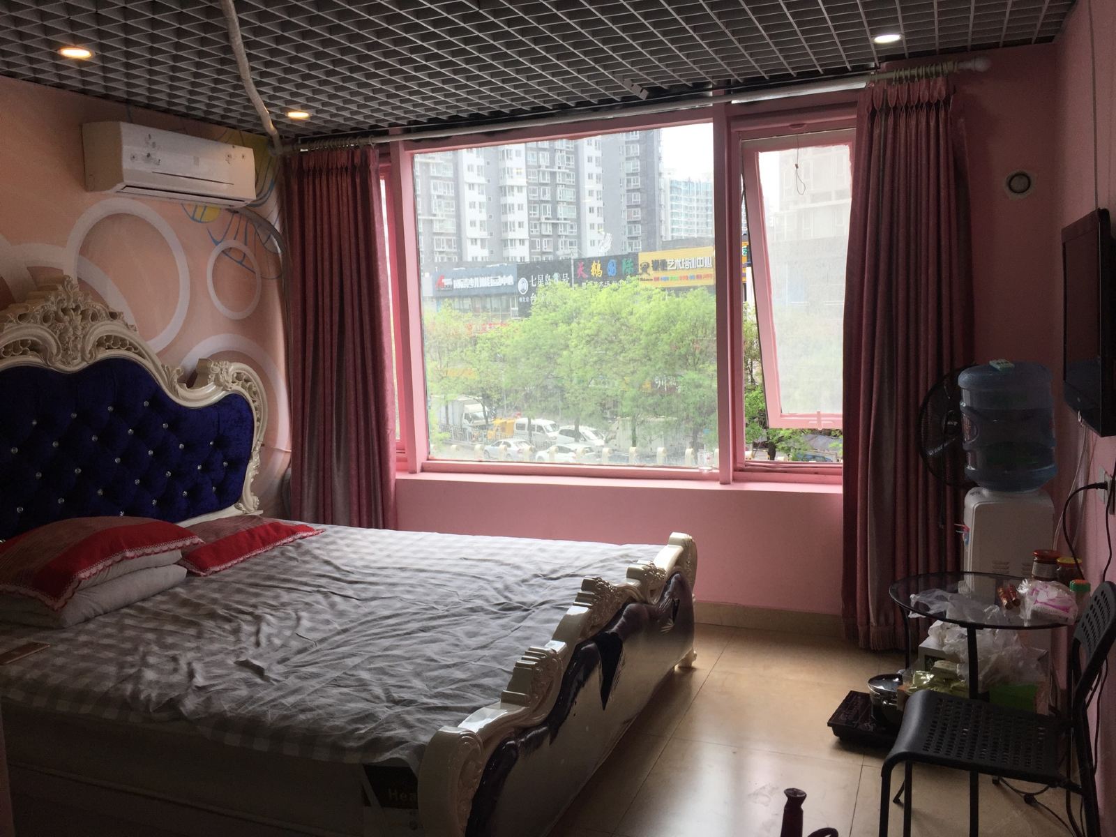豪华大床房