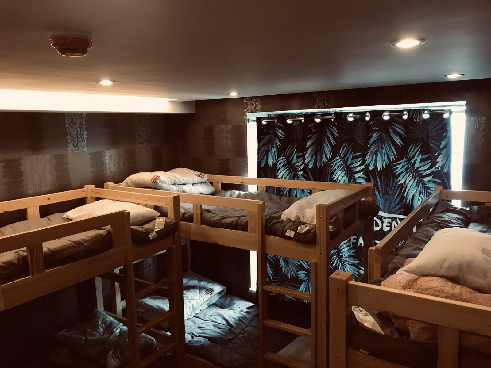 超然六人间(床位房)(公共卫浴)