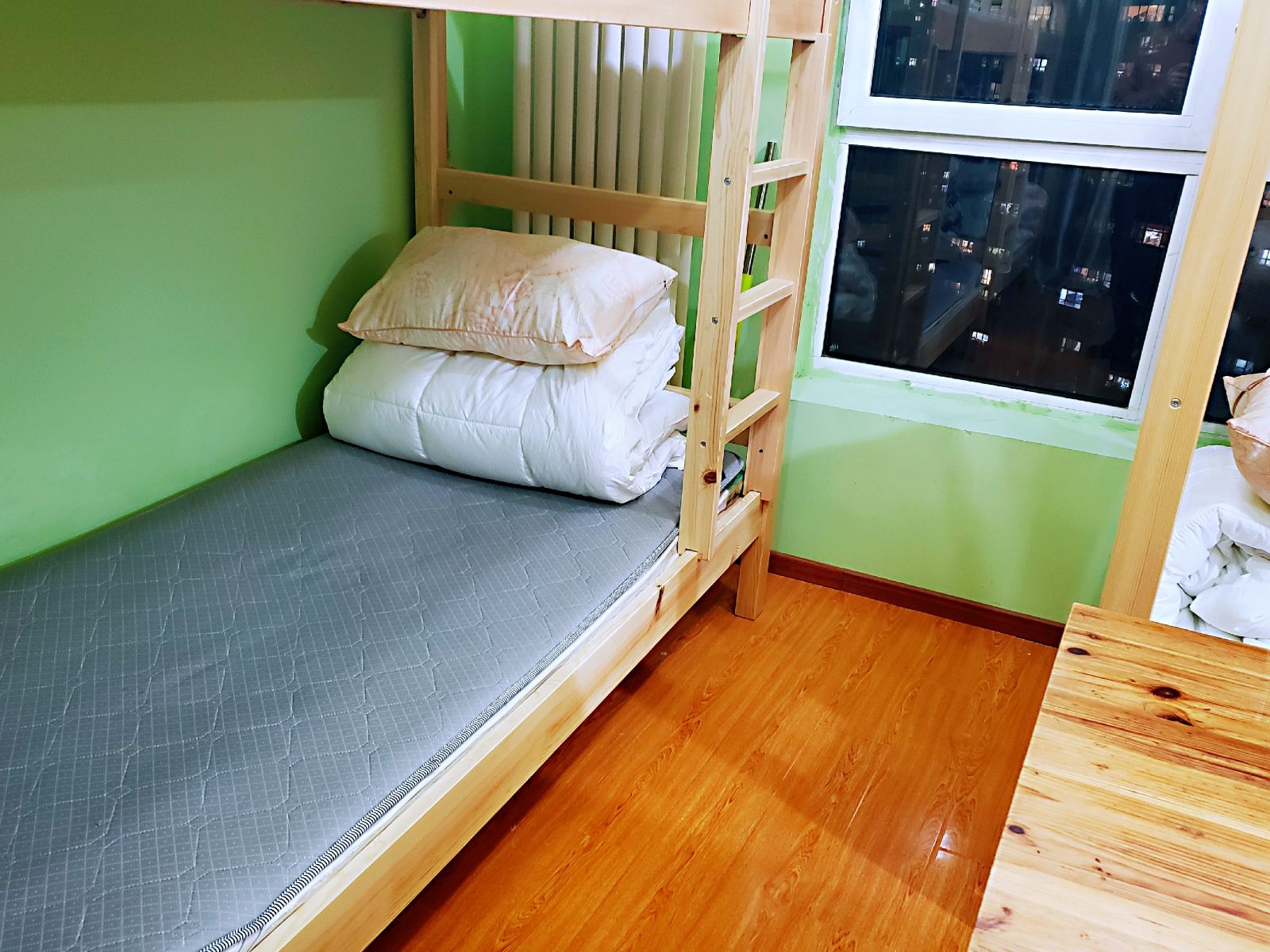 宽敞舒适四人间(床位房)(公共卫浴)