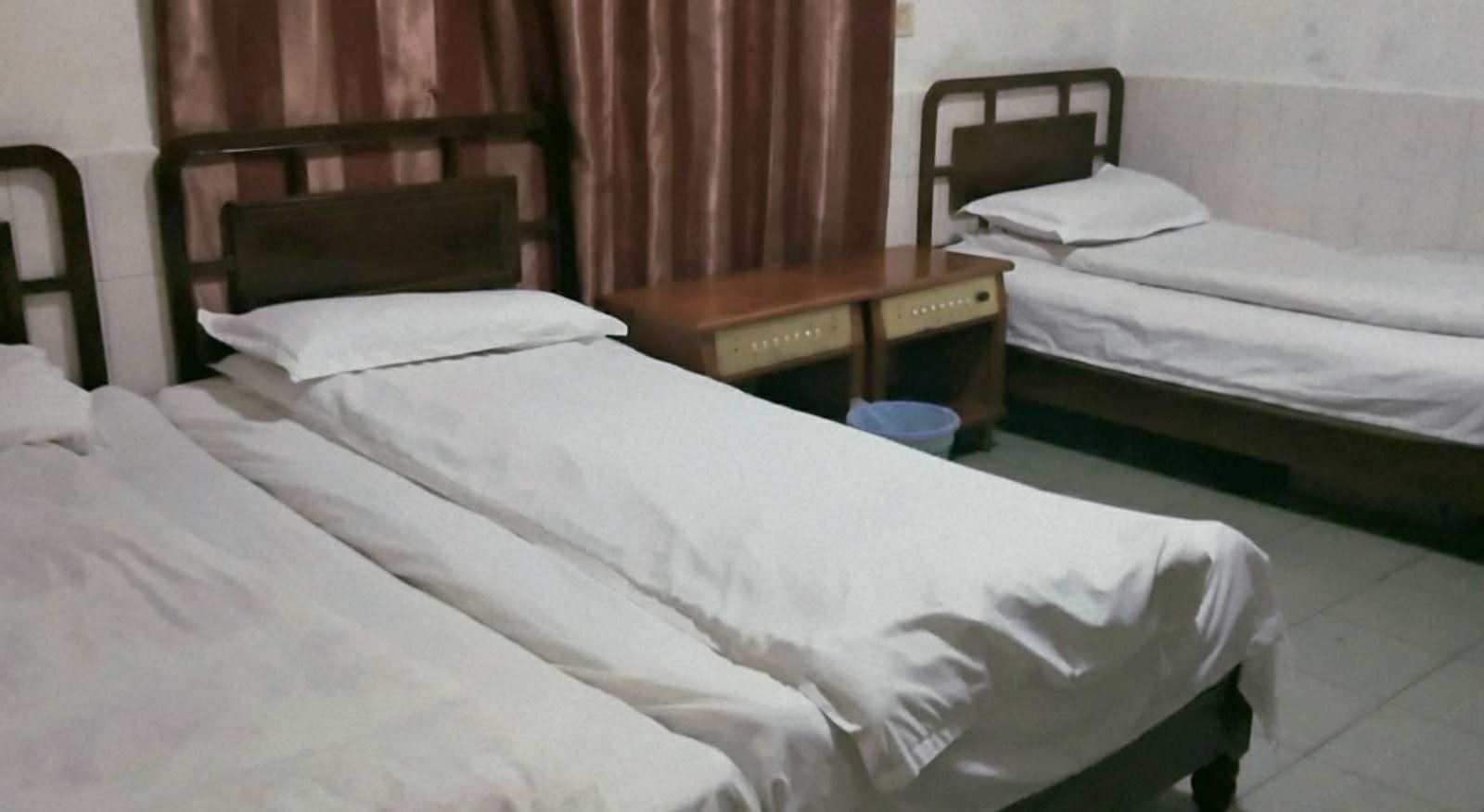 经济三人间