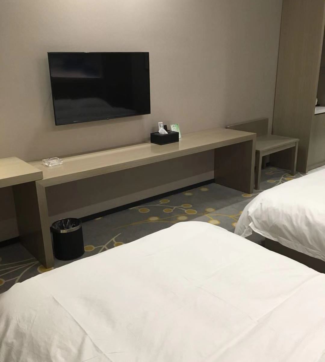 双床间