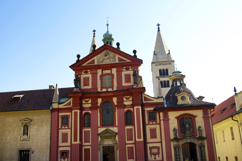 圣乔治教堂是捷克保存最好的仿罗马式建筑,现为国家艺廊.