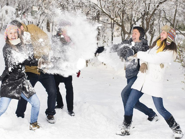 打雪仗