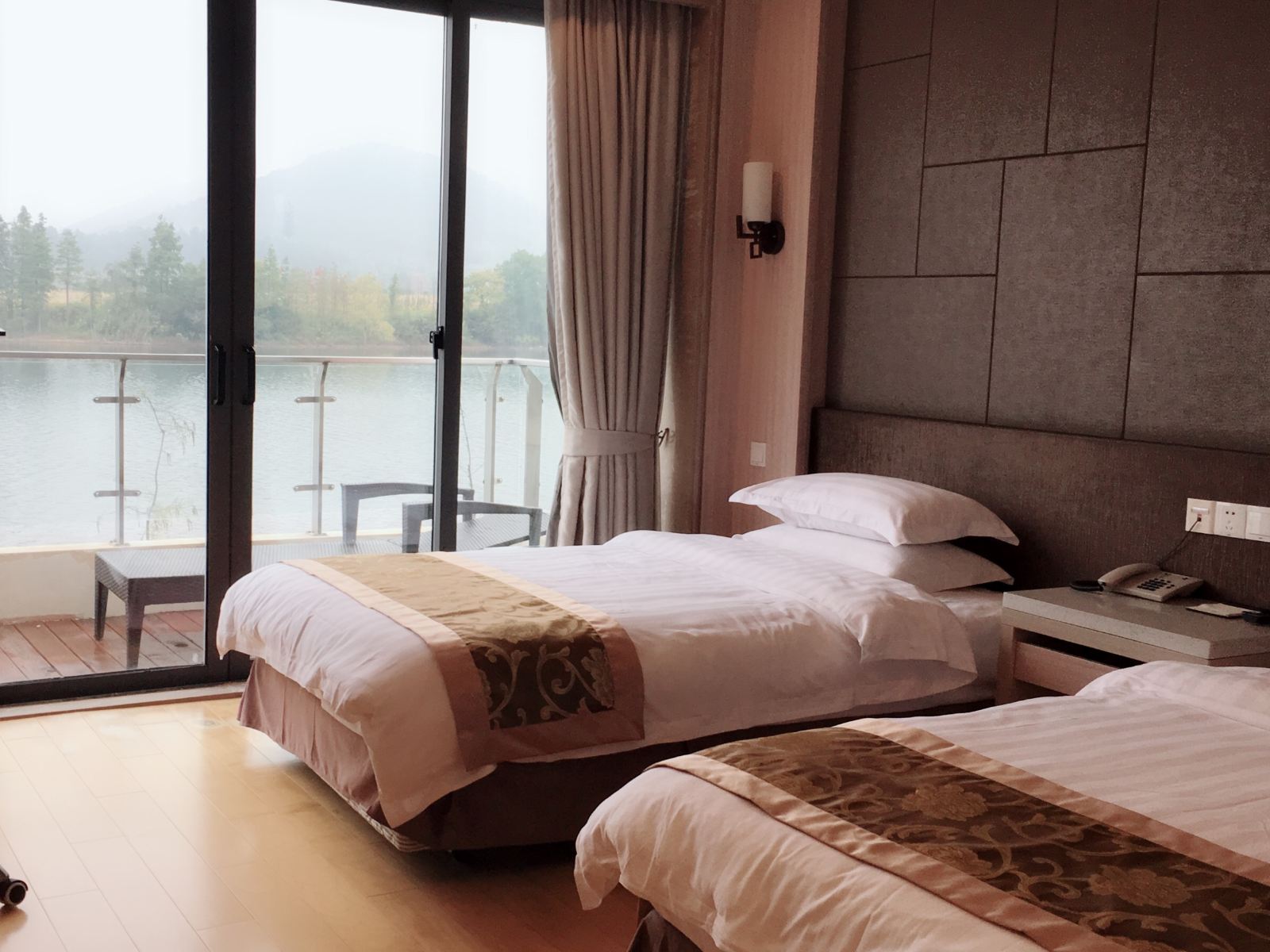 湖景标间