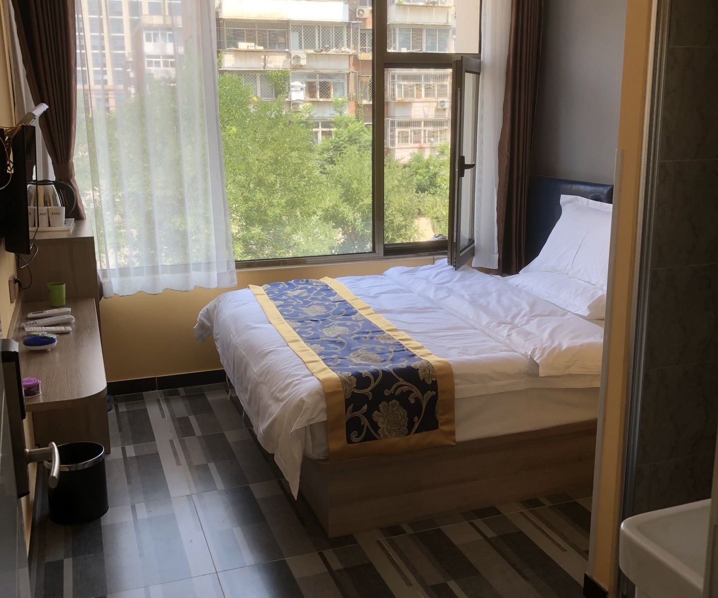 高级大床房