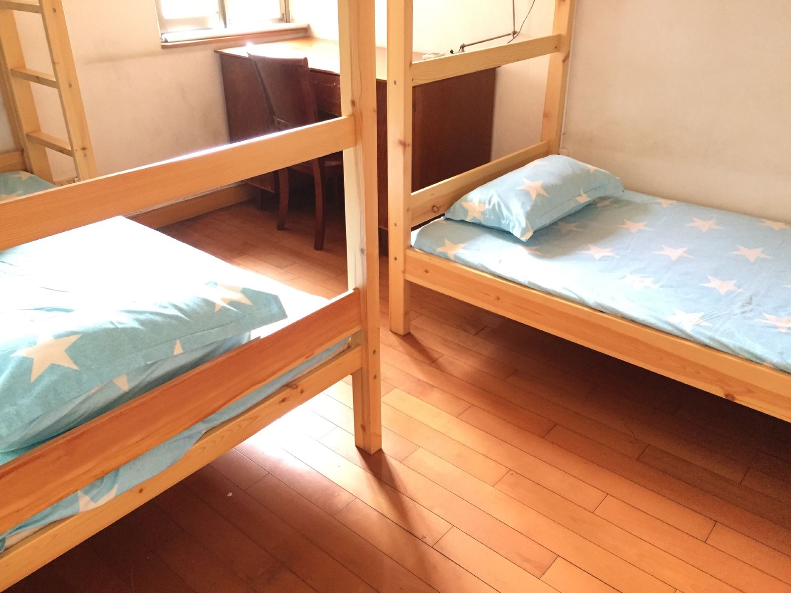 四人房(床位)(公共卫浴)