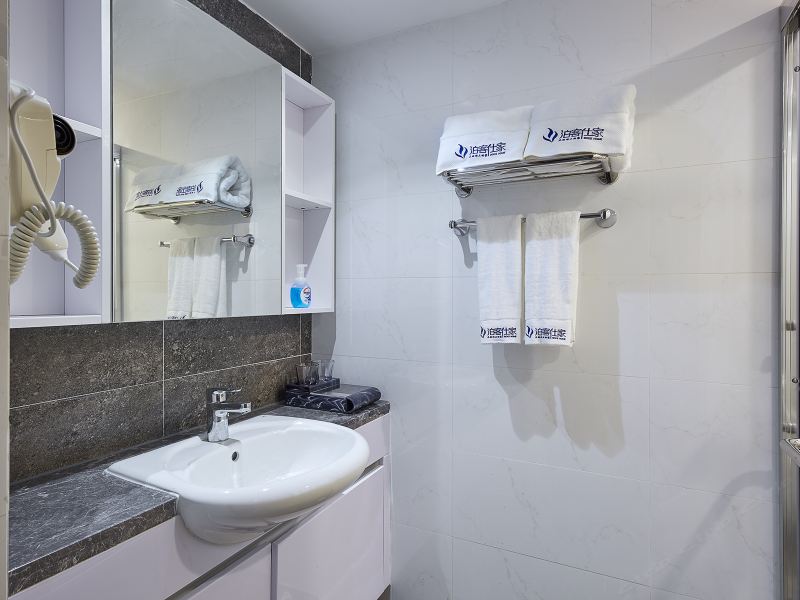 hotelPic