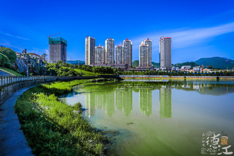 此刻,德江的城市美景就展现在我的眼前,楼