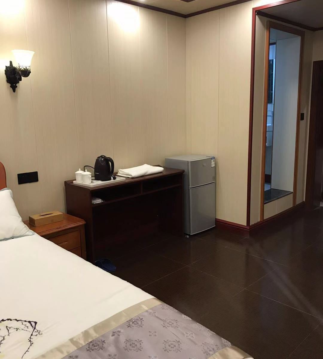 舒适大床房(公共卫浴)