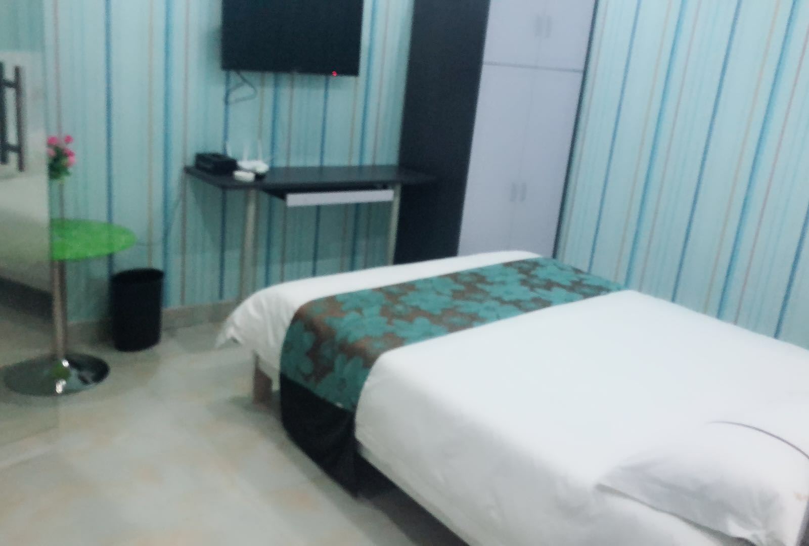 经济大床房