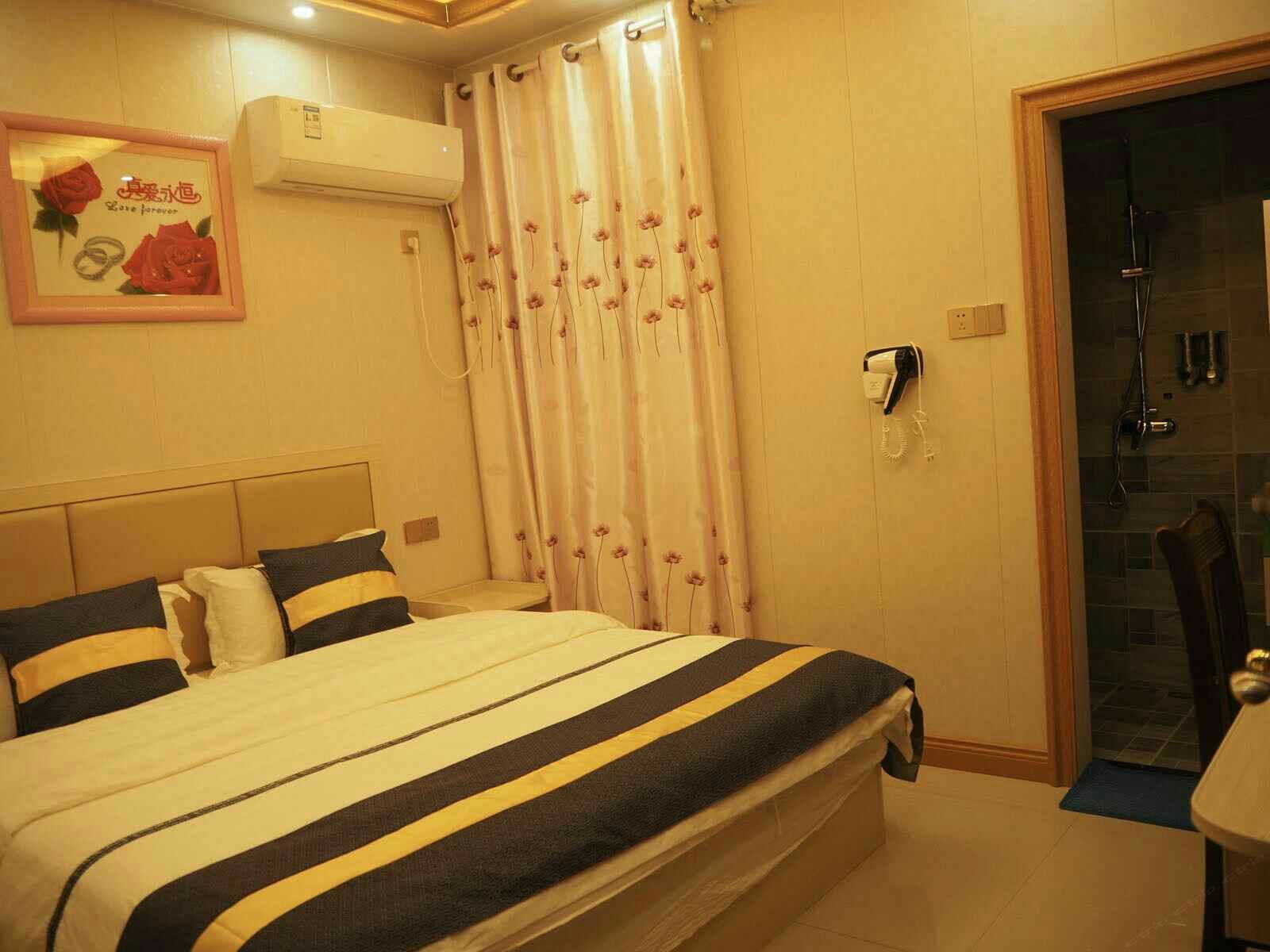 情侣大床房