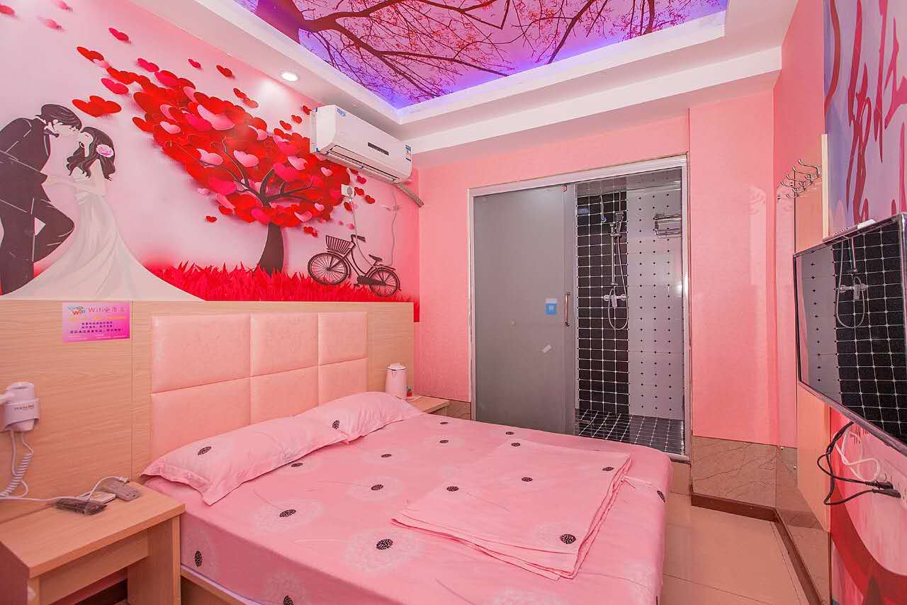 电脑大床房