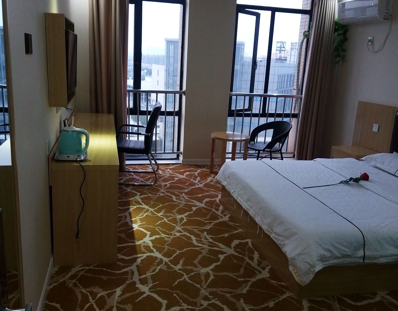 景观豪华大床房