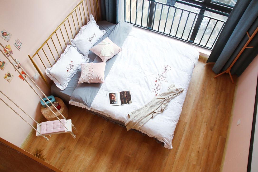 CBD法式秋千复古街机loft公寓