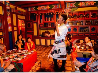 稻城亞丁2人旅游需要多少錢_稻城亞丁游價格_國慶稻城亞丁游價格