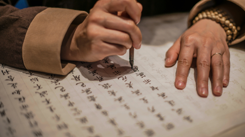 檀香是怎么取来的 Cii-tFq50f6IXKrOAG8j4sZESqcAAEyzAFY1jgAbyP6286_w500_h280_c1_t0.jpg