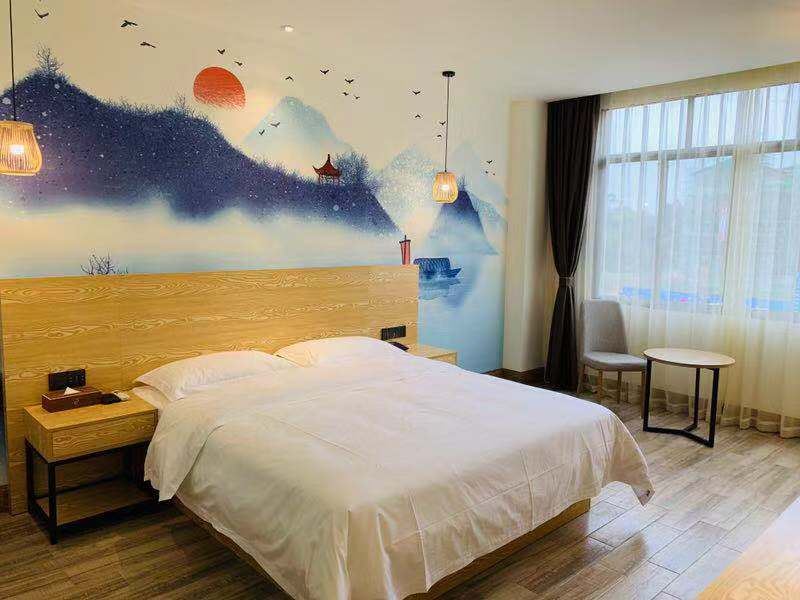 倾心大床房