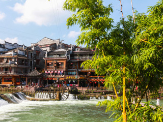湖南張家界旅游花費一般多少_現(xiàn)在到湖南張家界旅游多少錢_怎么去湖南張家界旅游