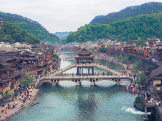 湖南張家界旅游花費一般多少_現(xiàn)在到湖南張家界旅游多少錢_怎么去湖南張家界旅游