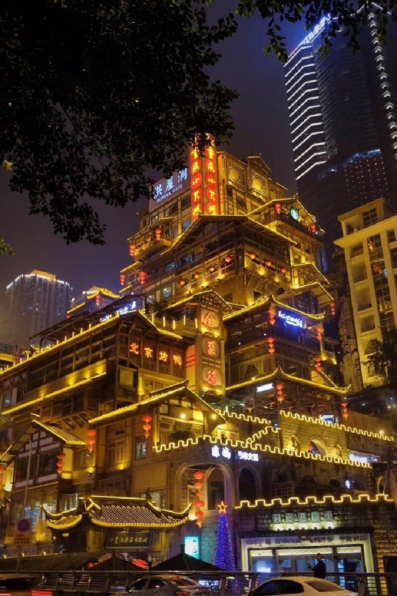 说起重庆的景点,错过什么也不能错过洪崖洞吧?