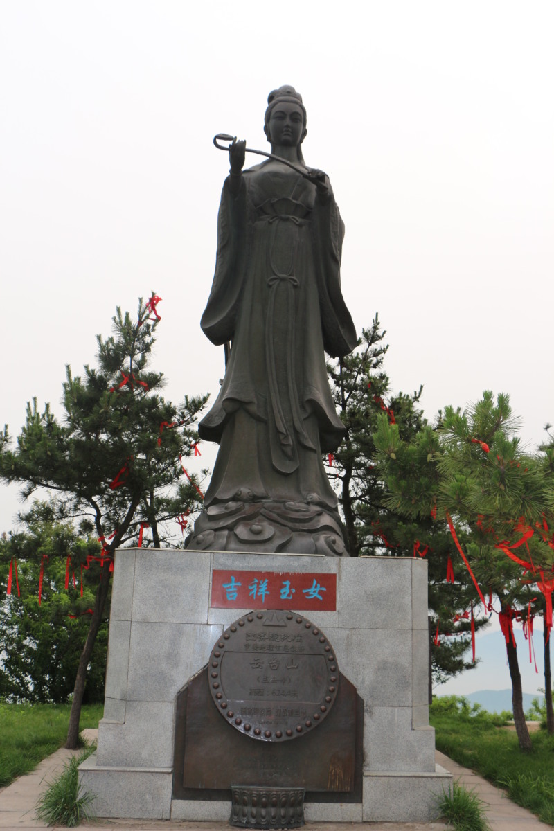 花果山玉女峰的玉女雕塑