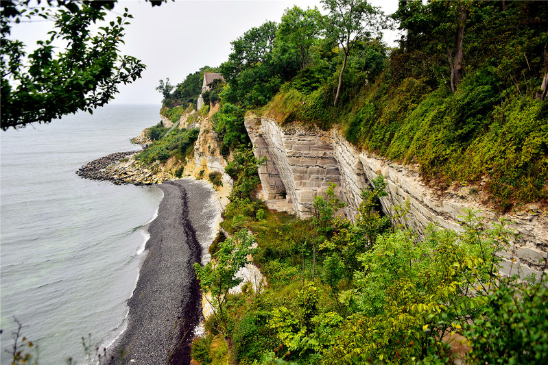 klint)是一座沿着海岸线绵延15公里的峭壁,高达40米,位于丹麦面积最大