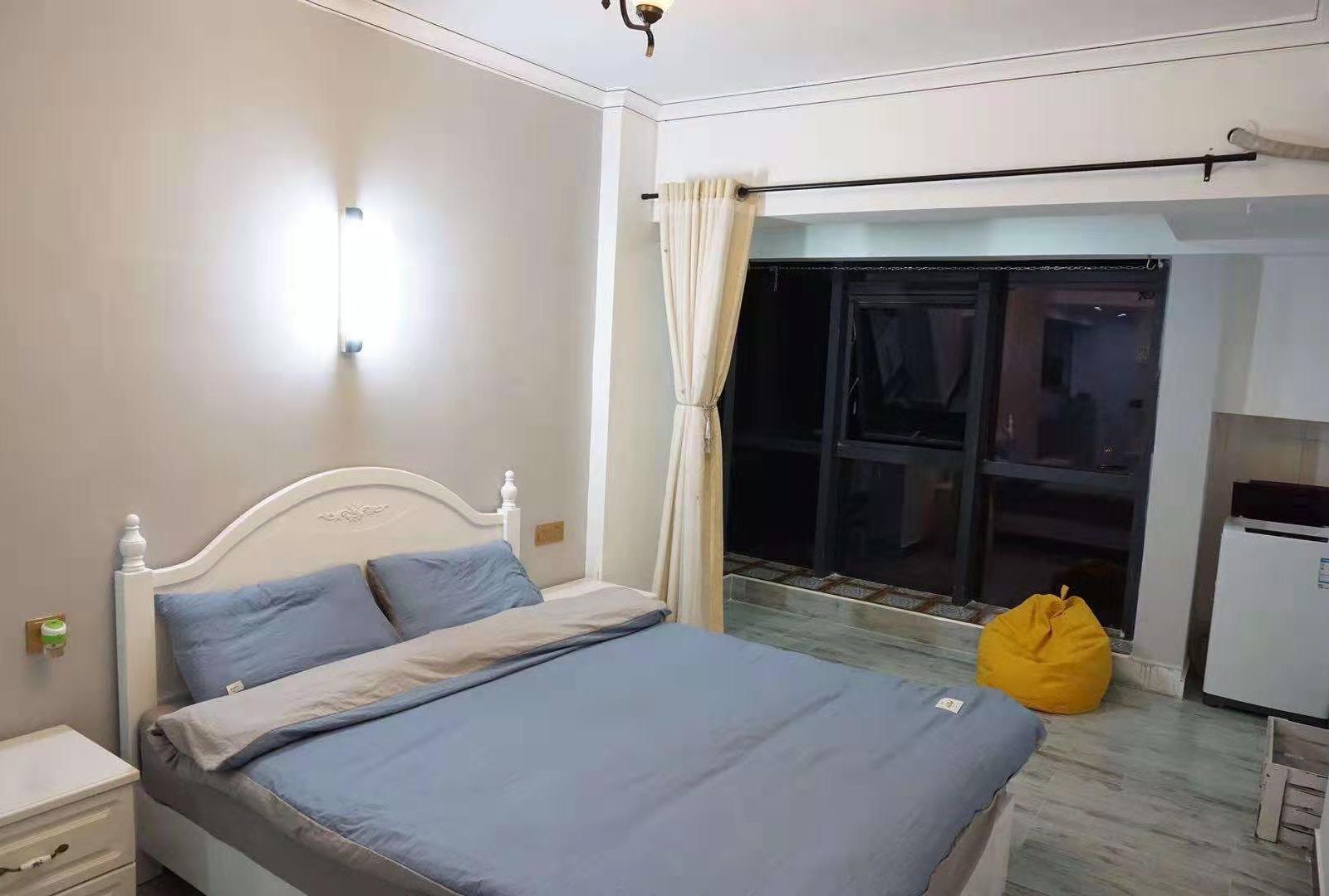 粉红嘟嘟大床房