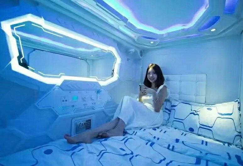 温馨女生横舱