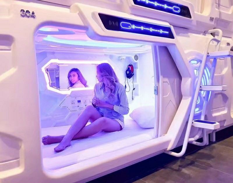 温馨女生横舱