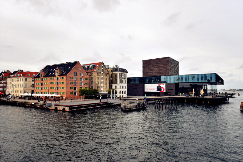 这就是老码头,现在是丹麦建筑中心和国家艺术工作室.