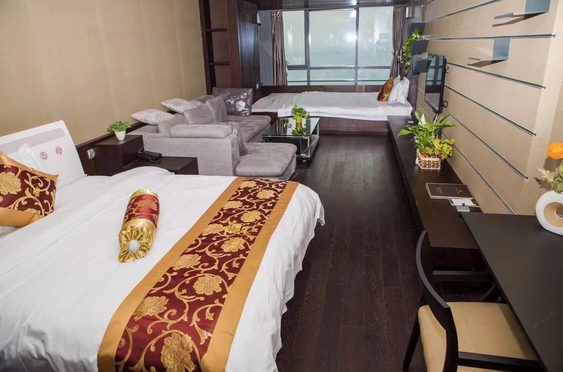 温馨城景亲子房