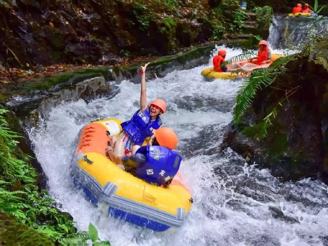 古龙山峡谷漂流